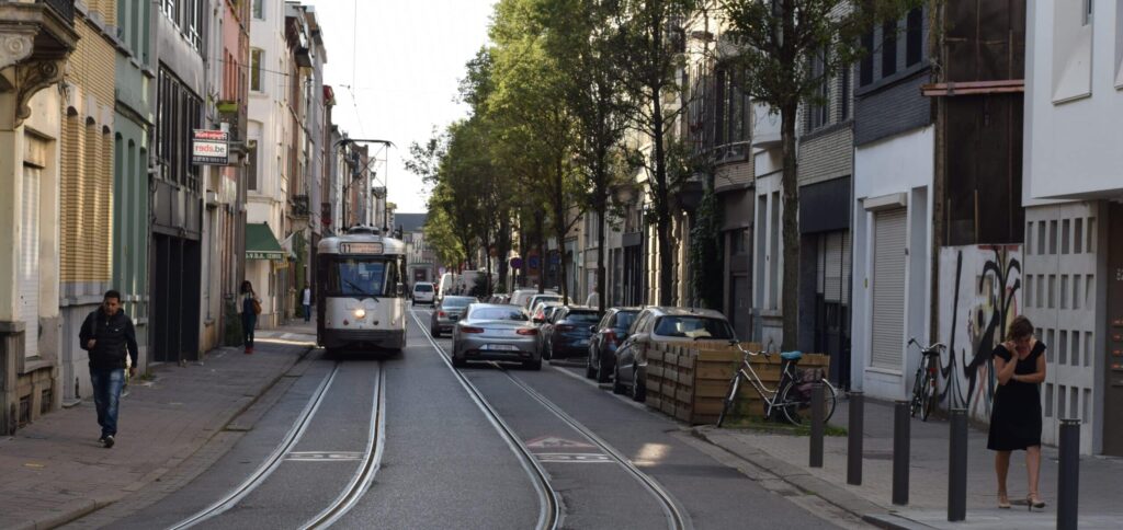Biler og sporvogne i Antwerpens gader